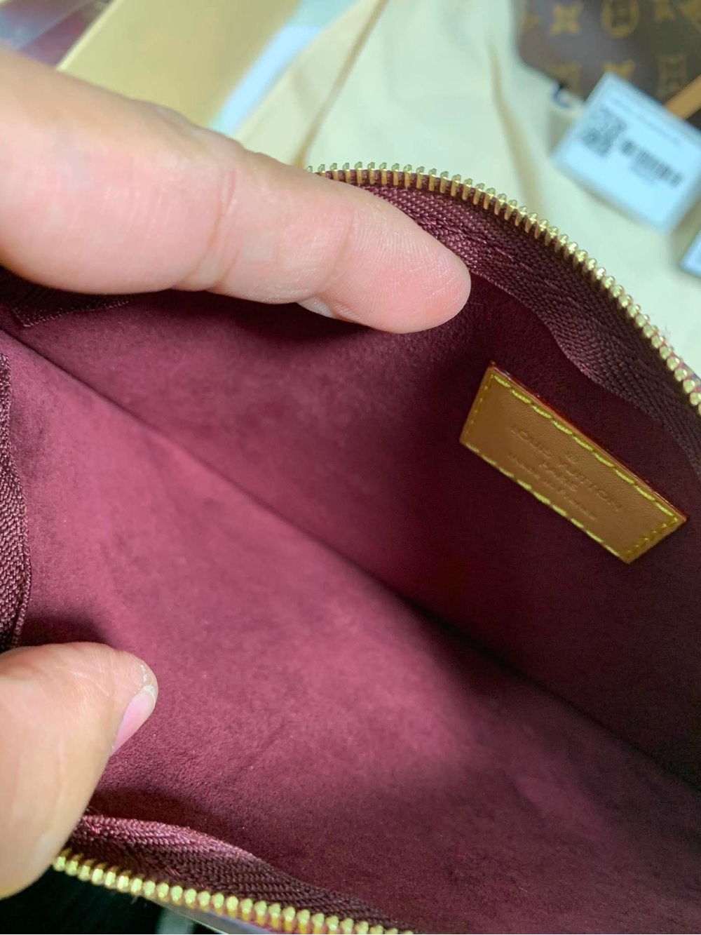 Louis Vuitton Carry all - Picture 12 of 15